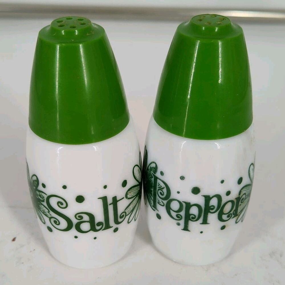 VTG GEMCO WESTINGHOUSE GREEN CRAZY DAISY SALT & PEPPER SHAKERS CORELLE!